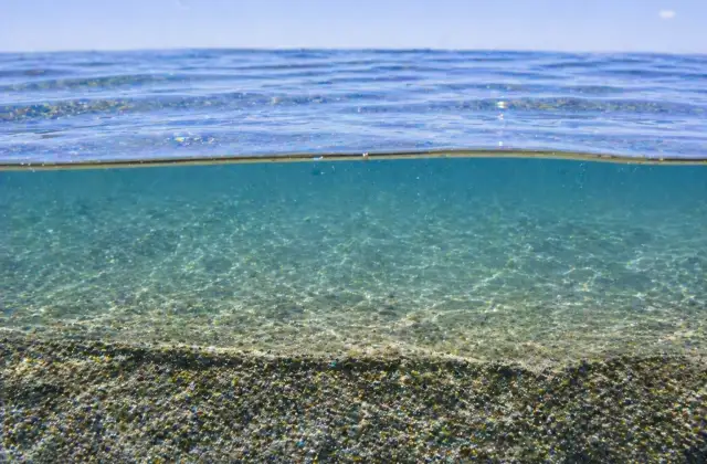 Lago recuperado con agua limpia